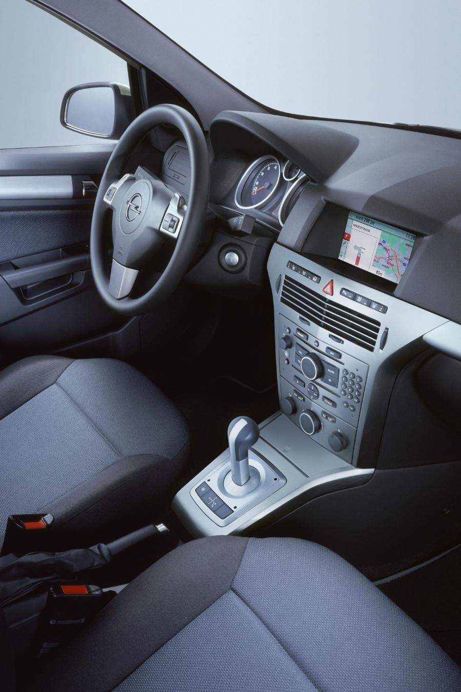  Opel Astra 2005 года  (фото 57 из 141)